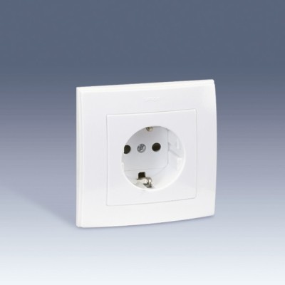 2890432-030 - MONOBLOC CON PLACA + ENCHUFE 2P+TT LATERAL SCHUKO + SEGURIDAD