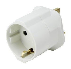 Adaptador enchufe Inglés a Schuko ( Español) con TT incluye fusible de 13A