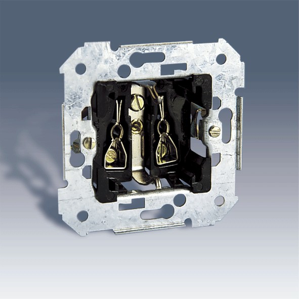 MECANISMO BASE ENCHUFE 2P+TT LATERAL SIMON 28 ref: 26432-39