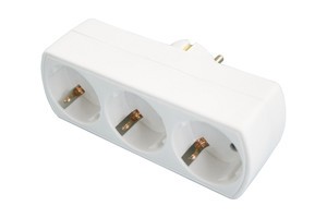 Adaptador 3 tomas. schuko