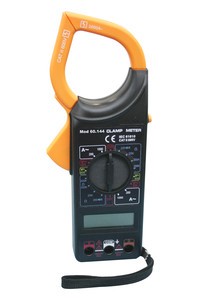 Multímetro a pinza.